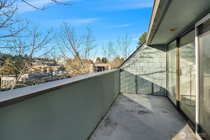 Property photo for 3030 80th Avenue SE #306, Mercer Island photo 15