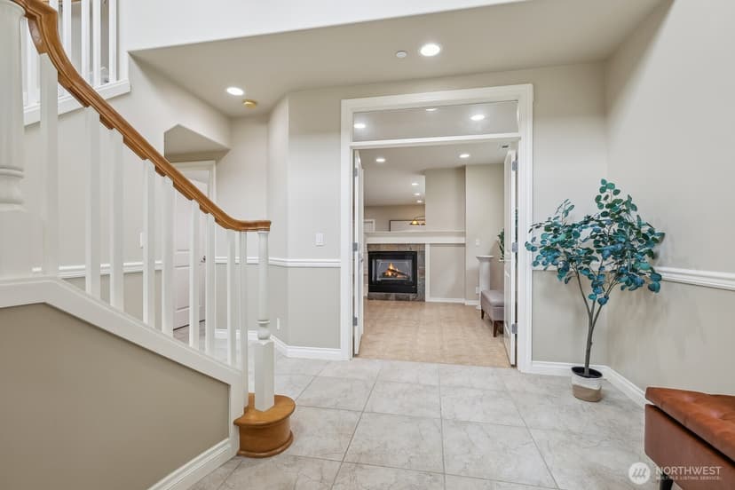 Property photo for 721 Lingering Pine Drive NW, Issaquah photo 4