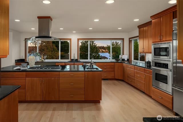 Property photo for 8533 NE Juanita Drive, Kirkland photo 4