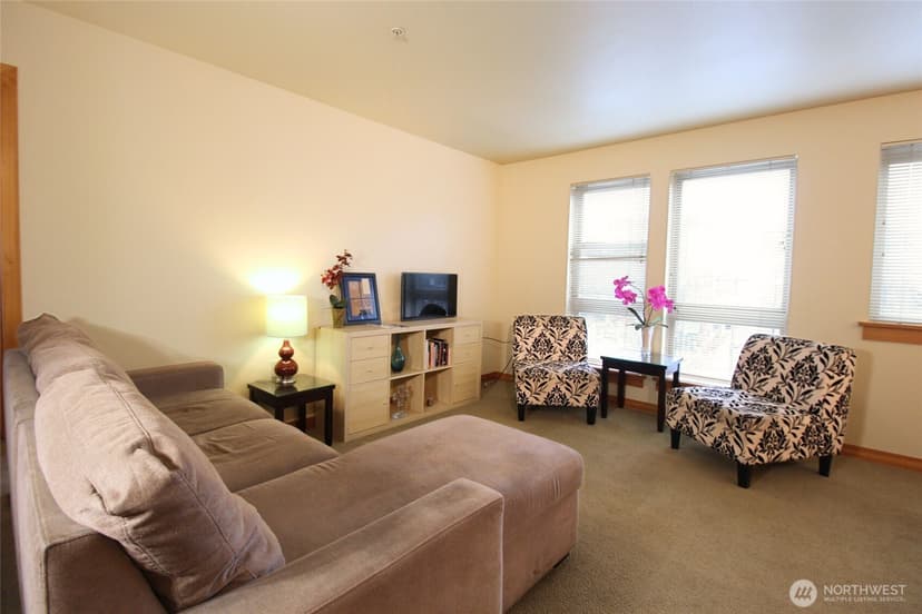 Property photo for 827 Hiawatha Place S #406, Seattle photo 6