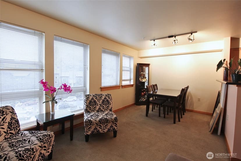 Property photo for 827 Hiawatha Place S #406, Seattle photo 8