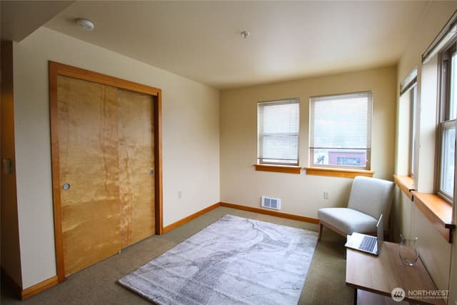 Property photo for 827 Hiawatha Place S #406, Seattle photo 5