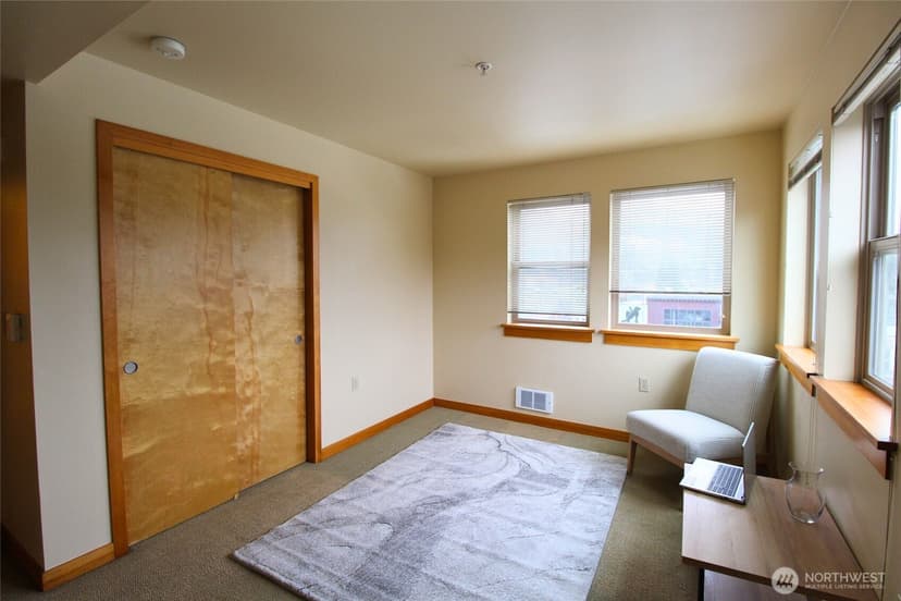 Property photo for 827 Hiawatha Place S #406, Seattle photo 5