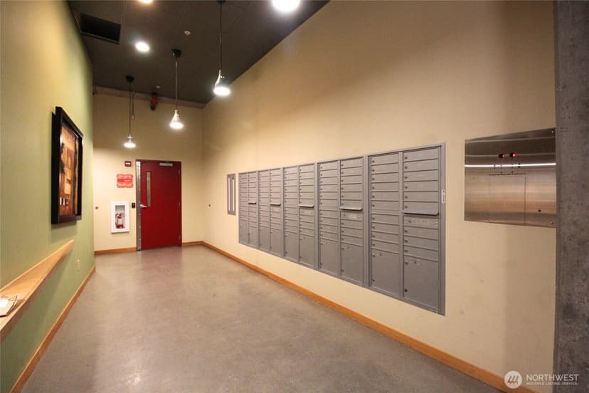 Property photo for 827 Hiawatha Place S #406, Seattle photo 9