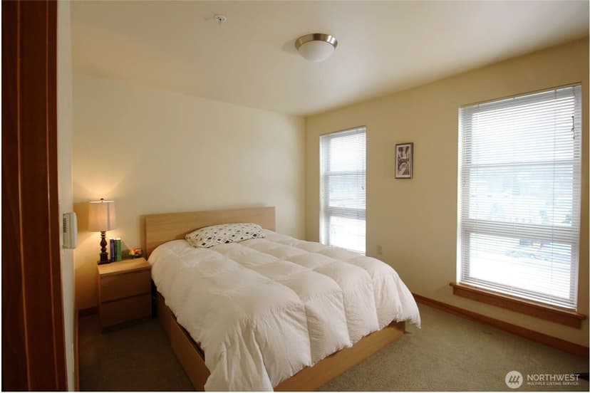 Property photo for 827 Hiawatha Place S #406, Seattle photo 4
