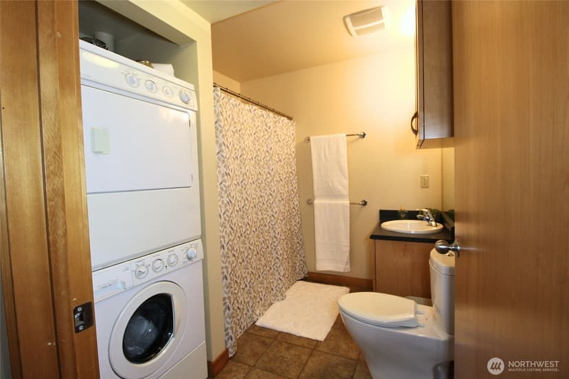 Property photo for 827 Hiawatha Place S #406, Seattle photo 7