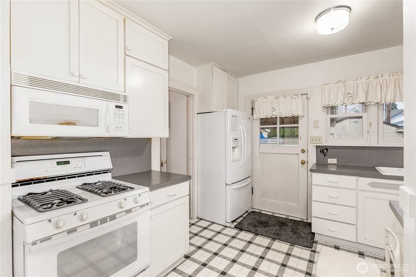 Property photo for 1005 Grand Avenue, Everett photo 15