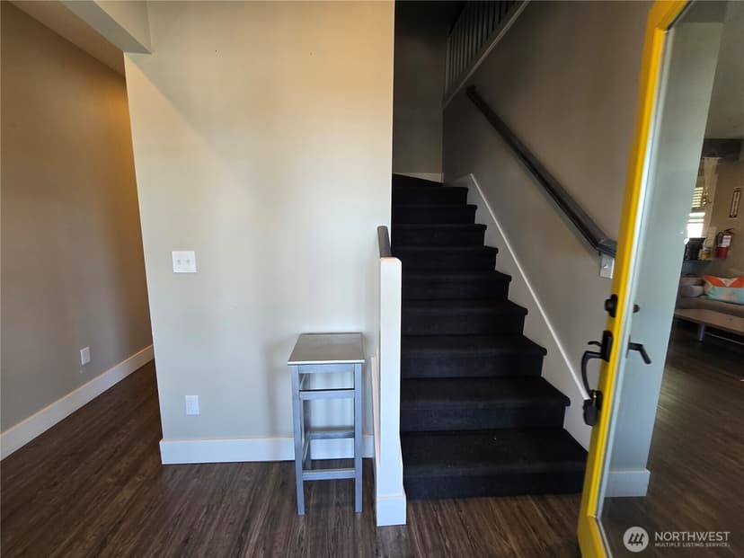 Property photo for 5037 21st Avenue NE, Seattle photo 3