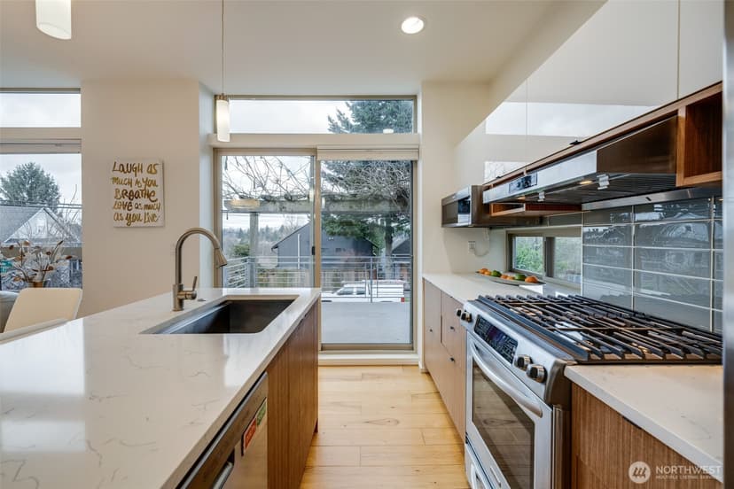 Property photo for 781 26th Avenue E, Seattle photo 8