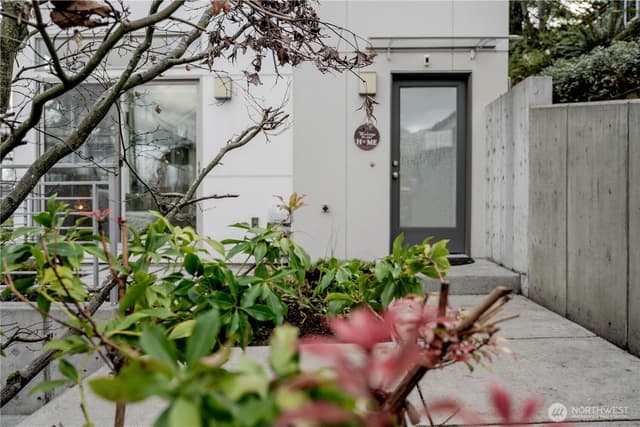 Property photo for 781 26th Avenue E, Seattle photo 2