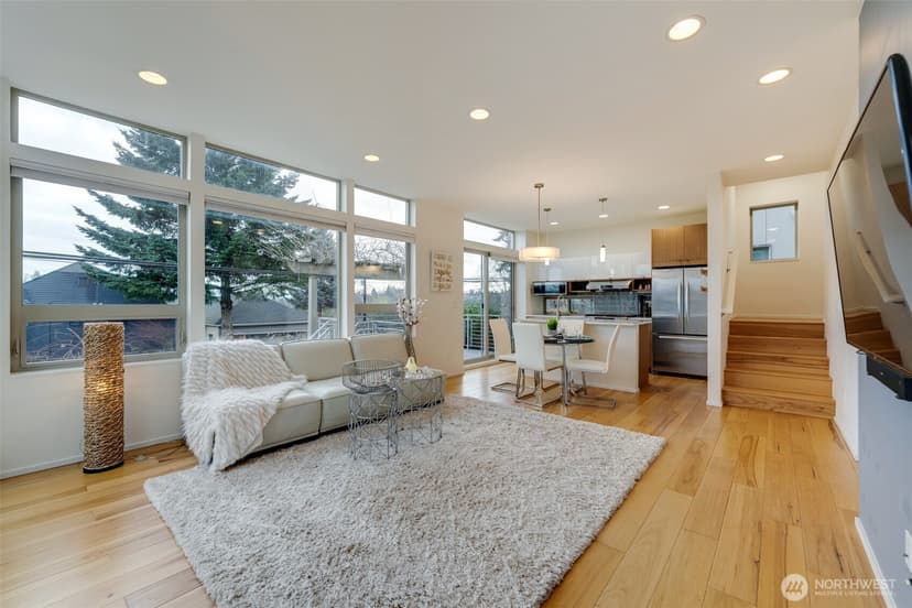 Property photo for 781 26th Avenue E, Seattle photo 4
