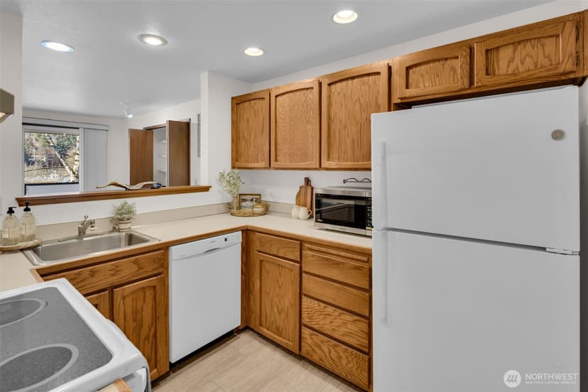 Property photo for 3055 80th Avenue SE #204, Mercer Island photo 13