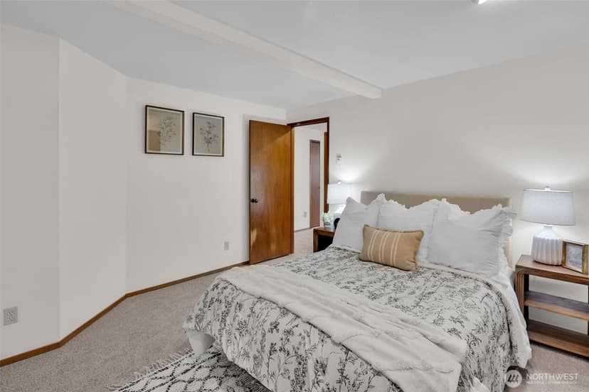 Property photo for 3055 80th Avenue SE #204, Mercer Island photo 14