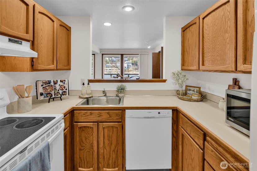Property photo for 3055 80th Avenue SE #204, Mercer Island photo 12