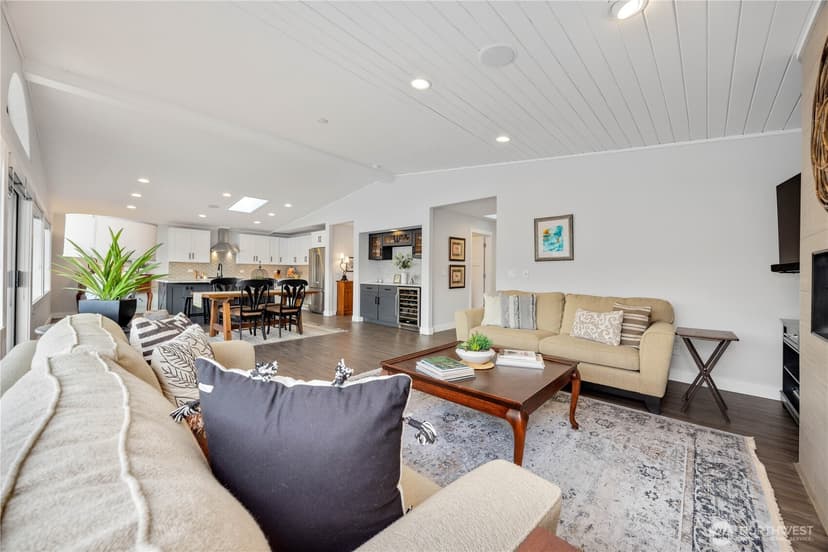 Property photo for 2885 Lakeshore Drive, Manson photo 8