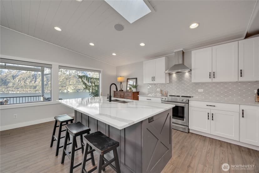 Property photo for 2885 Lakeshore Drive, Manson photo 12