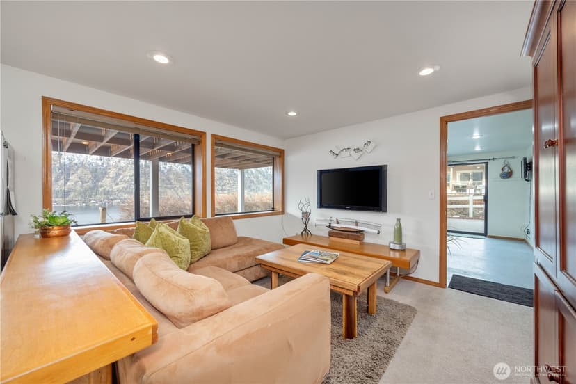 Property photo for 2885 Lakeshore Drive, Manson photo 32