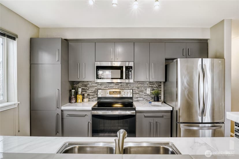 Property photo for 10511 Midvale Avenue N #302, Seattle photo 9