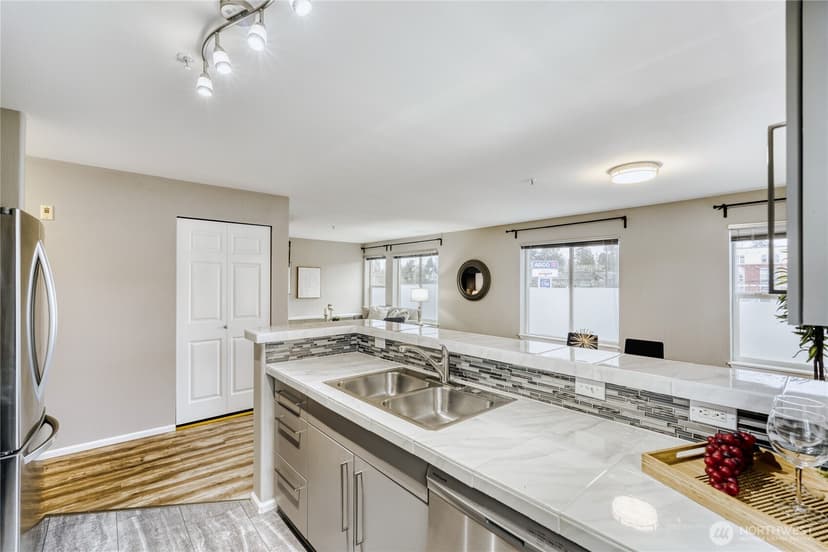Property photo for 10511 Midvale Avenue N #302, Seattle photo 11