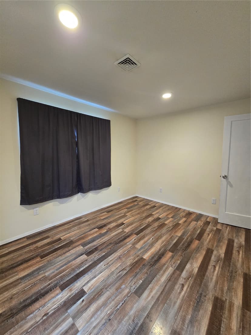 Property photo for 8510 33rd Avenue S, Lakewood photo 10