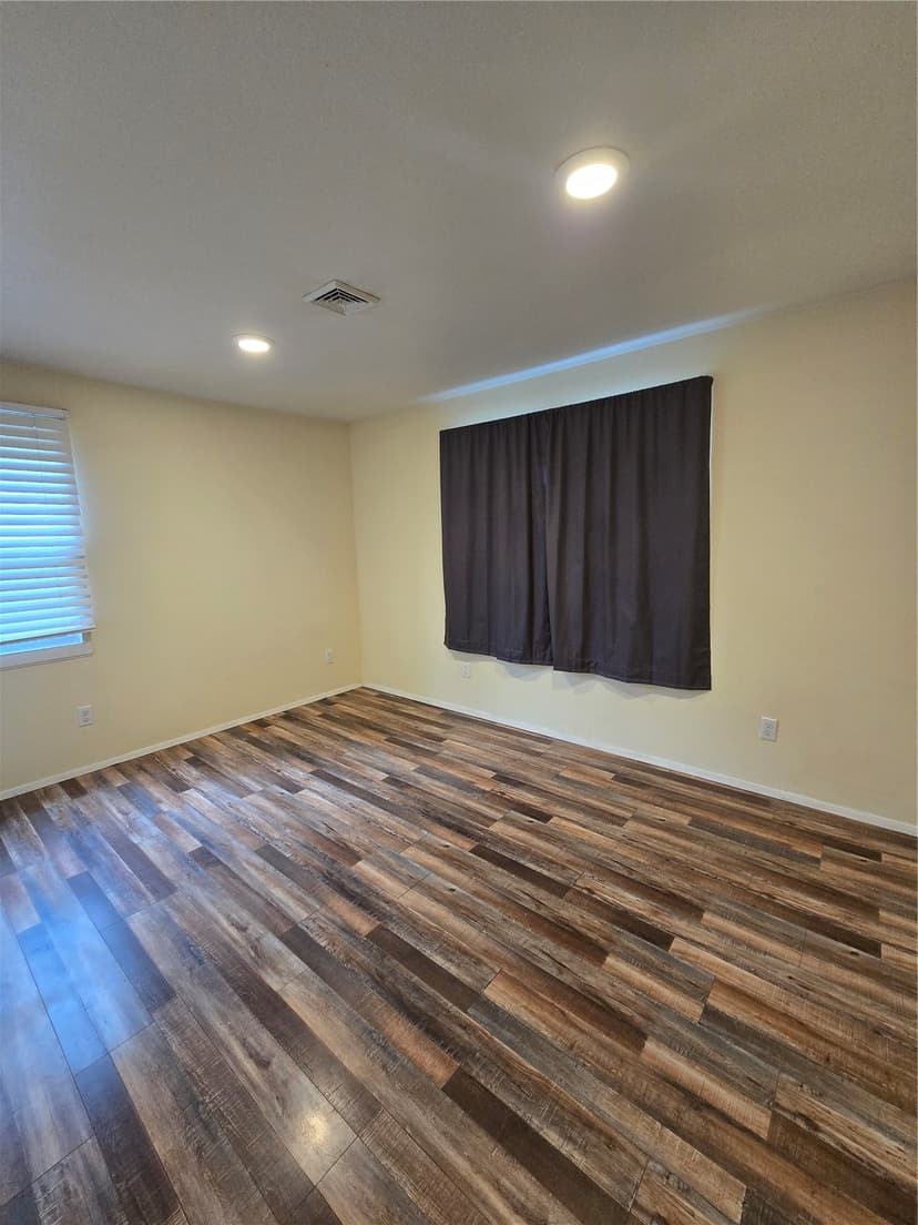 Property photo for 8510 33rd Avenue S, Lakewood photo 9