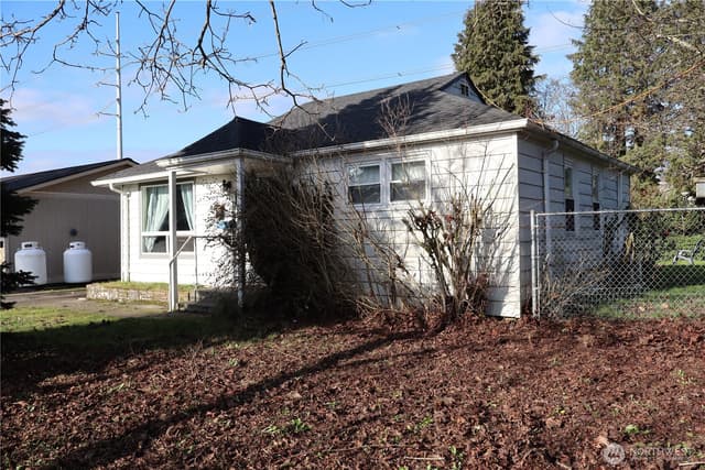 Property photo for 8510 33rd Avenue S, Lakewood photo 2