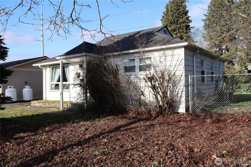 Property photo for 8510 33rd Avenue S, Lakewood photo 2