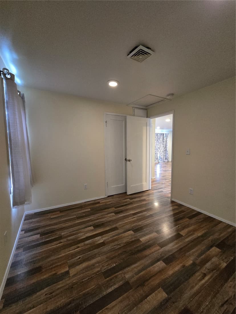 Property photo for 8510 33rd Avenue S, Lakewood photo 12