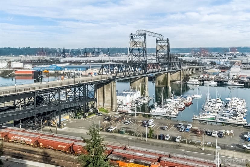 Property photo for 1120 Cliff Avenue #501, Tacoma photo 3