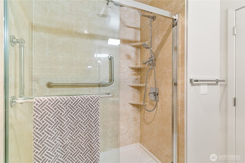 Property photo for 15100 6th Avenue SW #420, Burien photo 11