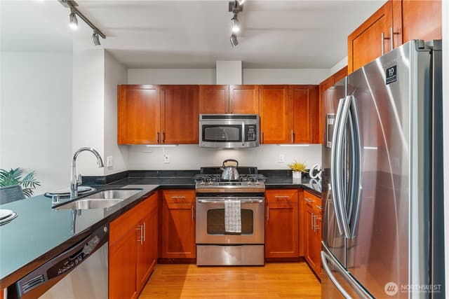 Property photo for 15100 6th Avenue SW #420, Burien photo 4