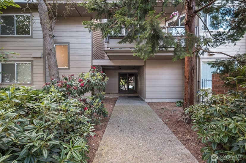 Property photo for 6055 35th Avenue SW #308, Seattle photo 3