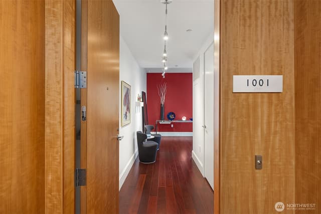 Property photo for 1521 2nd Avenue #1001, Seattle photo 2