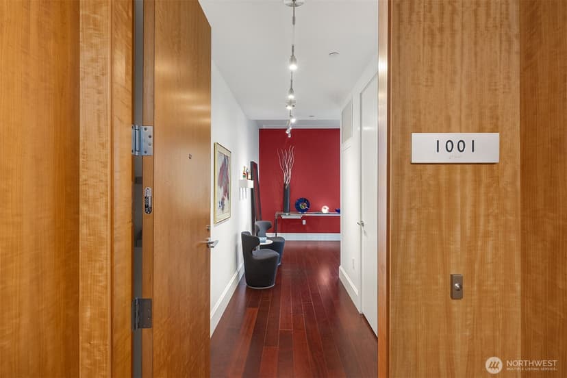 Property photo for 1521 2nd Avenue #1001, Seattle photo 2