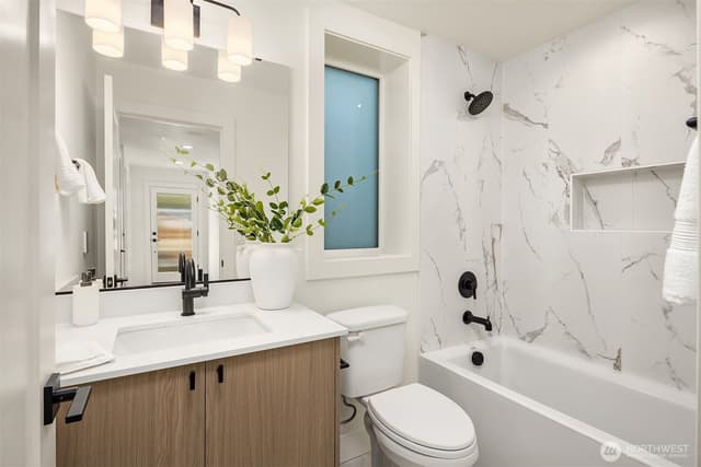 Property photo for 4421 2nd Avenue NE, Seattle photo 5