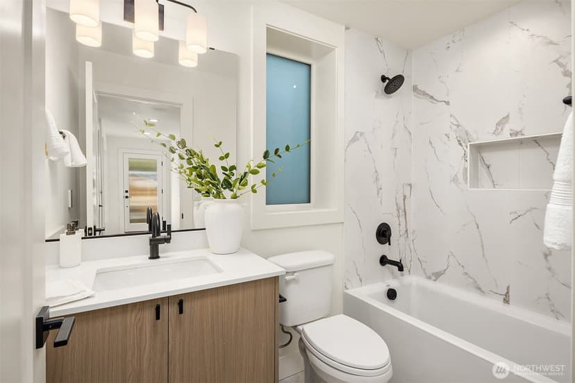 Property photo for 4421 2nd Avenue NE, Seattle photo 5