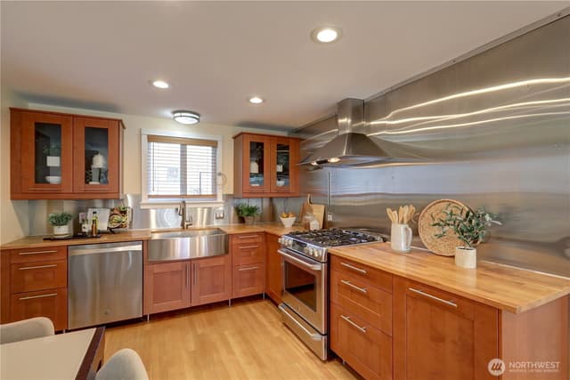 Property photo for 7943 31st Avenue SW, Seattle photo 5
