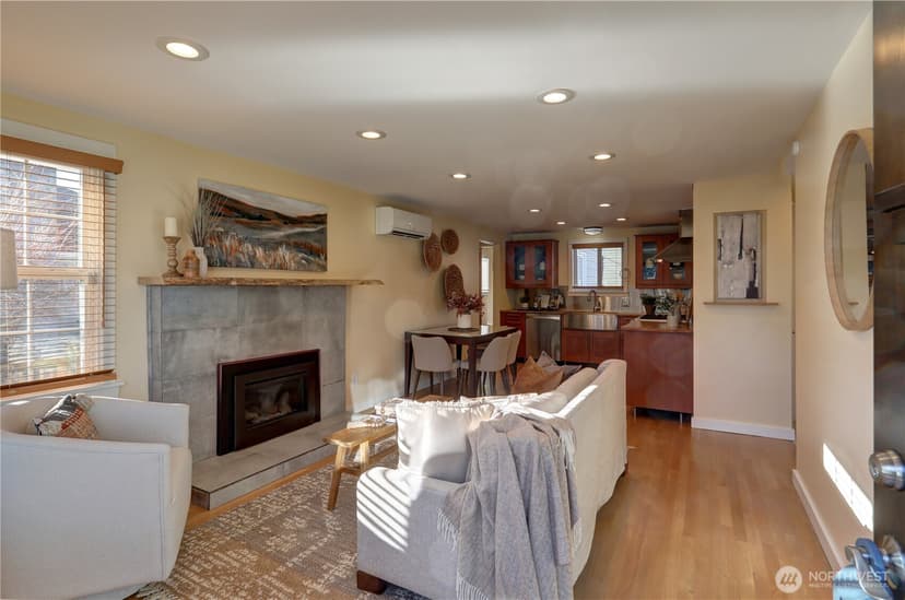 Property photo for 7943 31st Avenue SW, Seattle photo 4