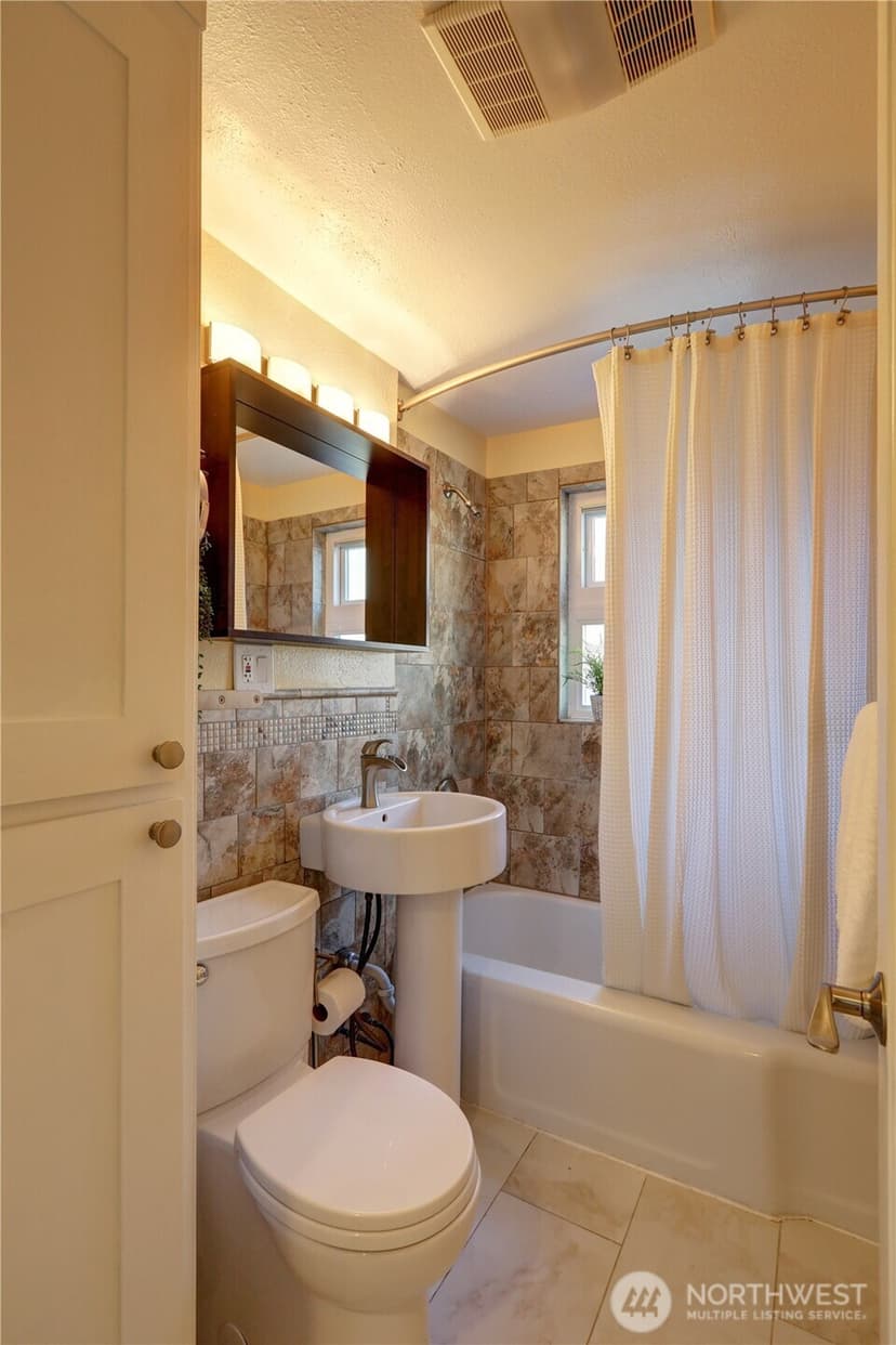 Property photo for 7943 31st Avenue SW, Seattle photo 11