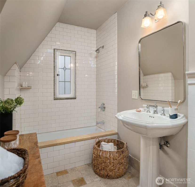 Property photo for 3220 Sierra Drive S, Seattle photo 27