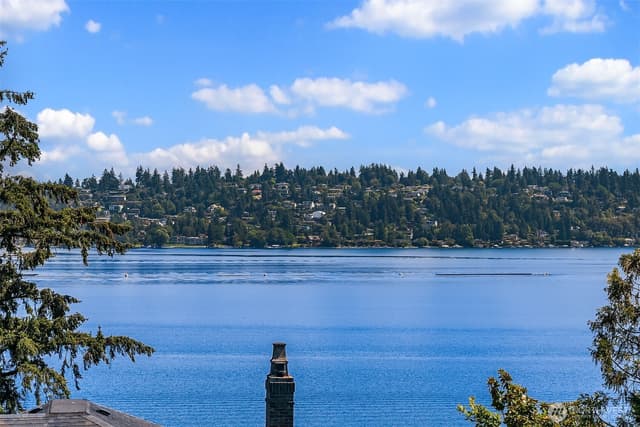 Property photo for 3220 Sierra Drive S, Seattle photo 2