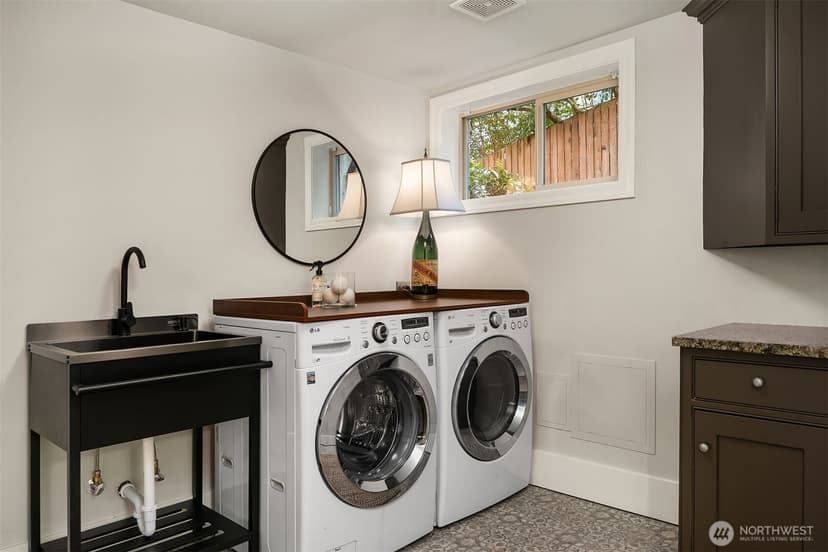 Property photo for 3220 Sierra Drive S, Seattle photo 28