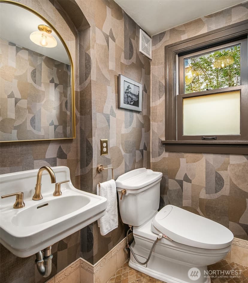 Property photo for 3220 Sierra Drive S, Seattle photo 17