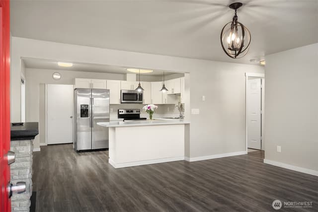 Property photo for 803 Dayton Avenue NE, Renton photo 2