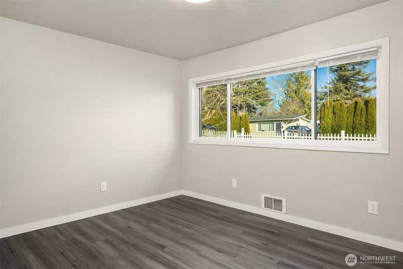 Property photo for 803 Dayton Avenue NE, Renton photo 9