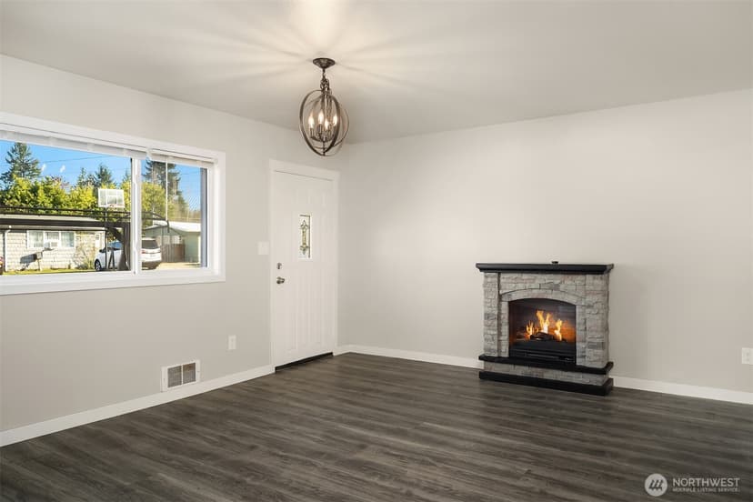 Property photo for 803 Dayton Avenue NE, Renton photo 4