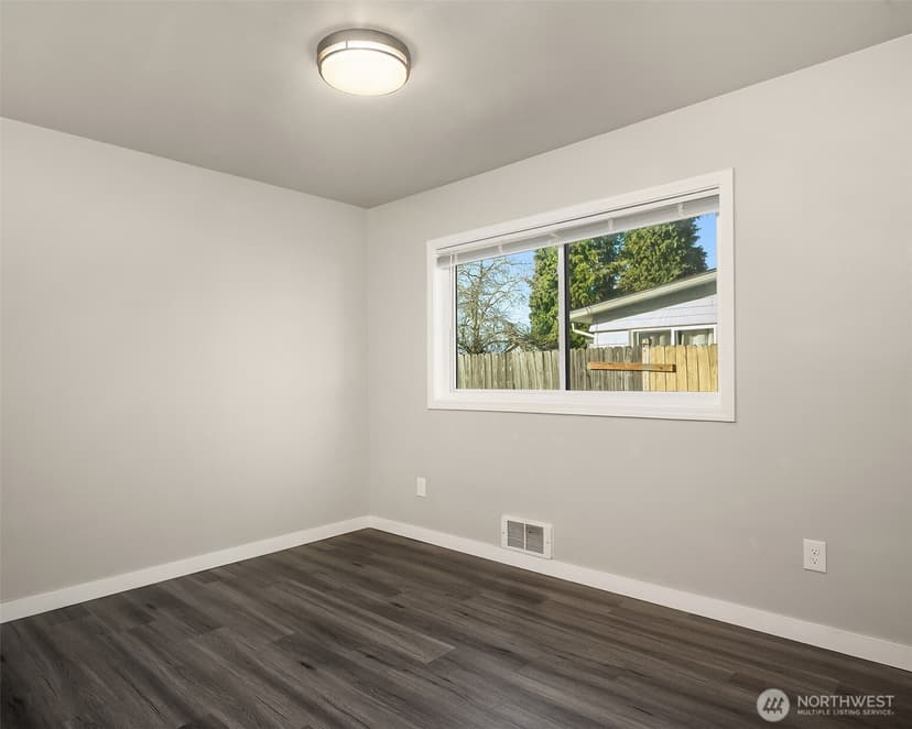 Property photo for 803 Dayton Avenue NE, Renton photo 11
