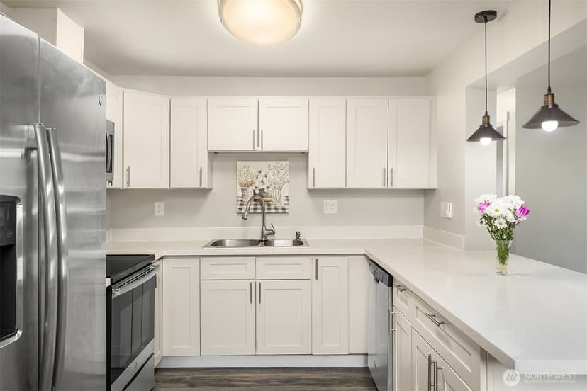 Property photo for 803 Dayton Avenue NE, Renton photo 6