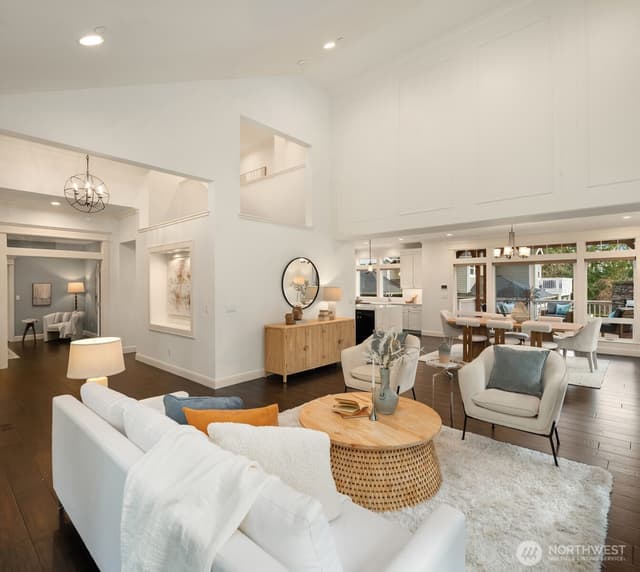 Property photo for 9942 SE 39th Street, Mercer Island photo 4