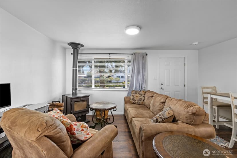 Property photo for 4503 Yew Lane SW, Lakewood photo 3